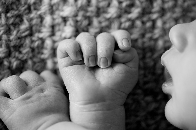 baby hands photography